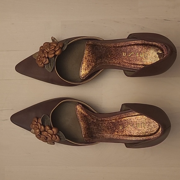EUC Unis Brown/Bronze Floral Point Toe Open Side Pumps - Picture 16 of 16